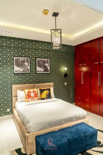 Sujimoto Residences MacDonaldにあるベッド