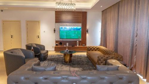 Sujimoto Residences MacDonaldにあるテレビまたはエンターテインメントセンター