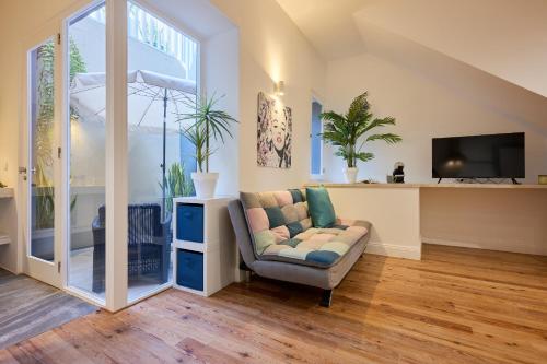 a living room with a couch and a tv at Luna Rossa by Homie in Funchal
