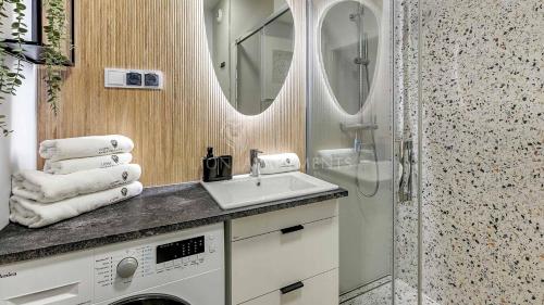 a bathroom with a washing machine and a shower at Lion Apartments - Angielska Grobla City Center&Parking in Gdańsk