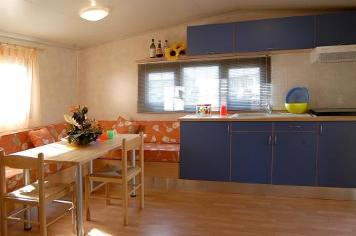 Cucina o angolo cottura di Acquaviva Village Camping