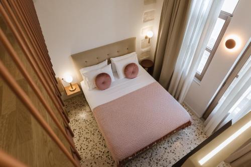 a small bedroom with two babies on a bed at Neratze Hammam Suites in Rethymno Town