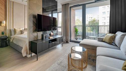 Giường trong phòng chung tại Scala City Center Premium Studios by Lion Apartments