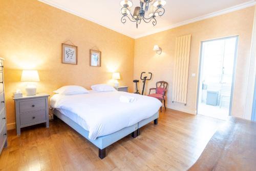 Ένα ή περισσότερα κρεβάτια σε δωμάτιο στο Le Clos des Tilleuls - Gite 10 people