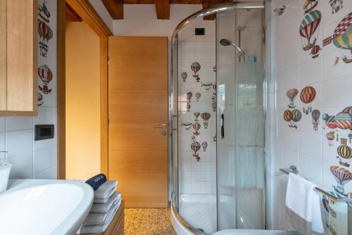 a bathroom with a shower and a toilet at Residenza Roccamaggiore in Verona