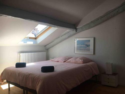 Postel nebo postele na pokoji v ubytování Nice house very closed to the beautiful beach