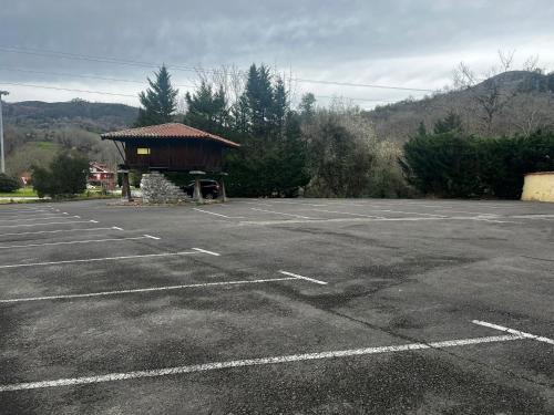 Pemandangan gunung umum atau pemandangan gunung yang diambil dari hotel