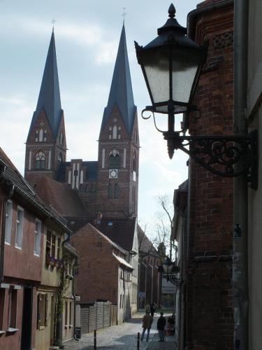 a street with a street light and a church at Bed&Breakfast Wagner "im Alten Pfarrhaus" in Neuruppin