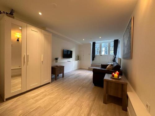 Khu vực ghế ngồi tại Tulip House Luxury Apartment - Top Location - Rijksmuseum - Leidseplein AMSTERDAM Central 120 m2 ALL Private with kitchen