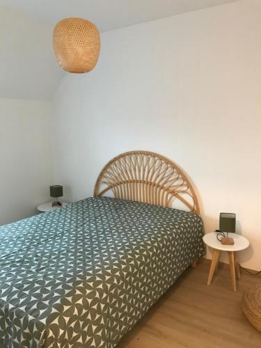 a bedroom with a bed and two tables at Une jolie vue - Appt 2 pièces Vue mer Balcon sud in Wimereux