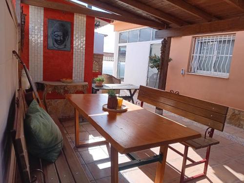 a patio with two benches and a table and a table at Tienda linda in Puebla de Vallbona