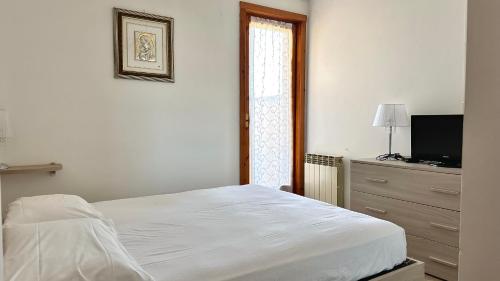 a bedroom with a white bed and a window at M324 - Marcelli, delizioso trilocale con terrazzo panoramico in Marcelli