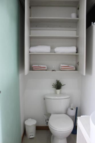 Un baño de LLanogrande Apartamento Estudio Puerto Bulevar