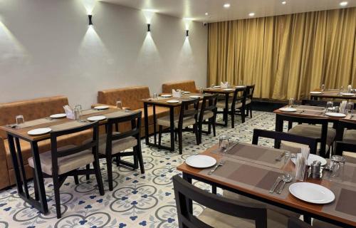 Restoran atau tempat makan lain di Hotel Taj Akash