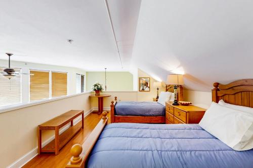 a bedroom with two twin beds and a desk at Penthouse Suite at Loon Landing in Lincoln