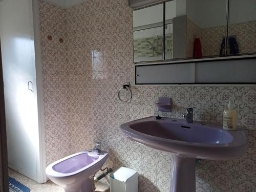 a bathroom with a sink and a toilet at Habitació B Cal Kim in Martorell