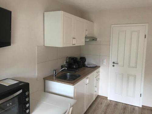 Una cocina o zona de cocina en Fiore Gästezimmer