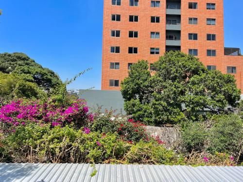 a building with a bunch of flowers in front of a building at Hotel Citadin Z10 in Guatemala