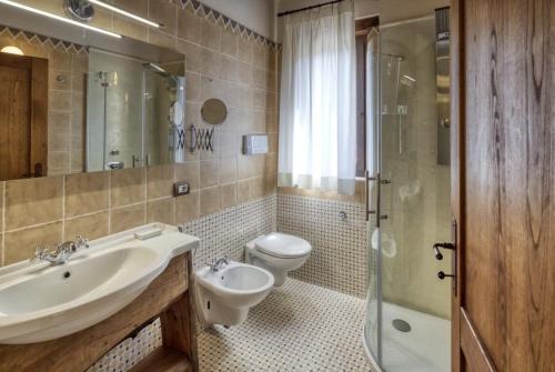 a bathroom with a sink and a toilet and a shower at Borgo Incantato Spoleto in Pompagnano