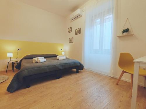a bedroom with a bed with two towels on it at Alilè in Sassari
