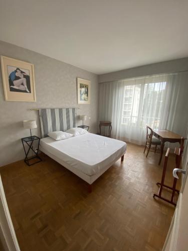 Postel nebo postele na pokoji v ubytování Appartement vue sur mer, proche Croisette