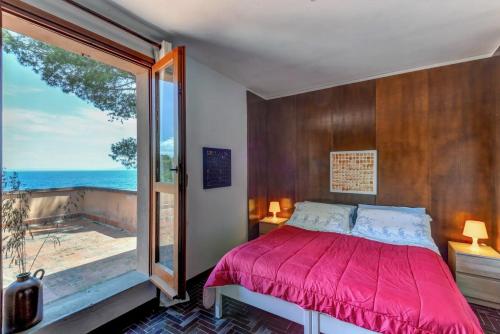 a bedroom with a bed and a view of the ocean at Villa Le Terrazze in Capo D'Arco