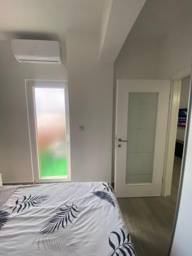Ένα ή περισσότερα κρεβάτια σε δωμάτιο στο Apartman Aurora