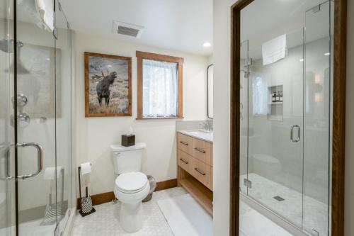 a bathroom with a toilet and a shower at Bentwood Inn in Wilson