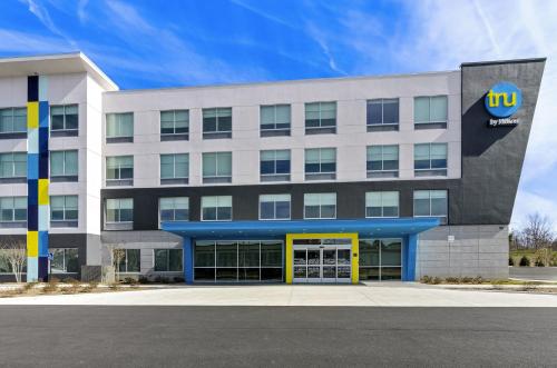 an office building with a ups sign on it at Tru By Hilton Christiansburg in Christiansburg