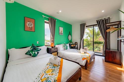 En eller flere senge i et værelse på Alana Homestay Hoi An