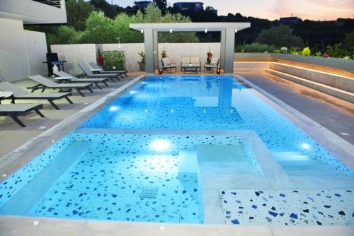 Villa with private pool Zambakas