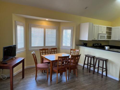 a kitchen and dining room with a table and chairs at Seashell Village Resort near the beach with kitchens in Port Aransas