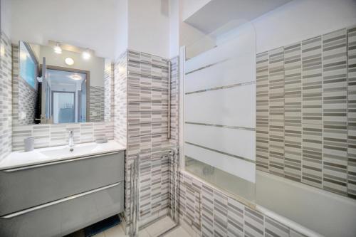 Ένα μπάνιο στο Mary - Terrasse - Moderne - VCA