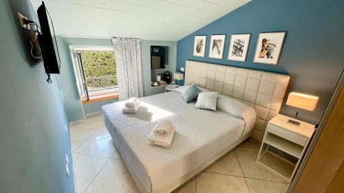 a bedroom with a bed with towels on it at Casa Di Emma (camera Ponente) in Sestri Levante