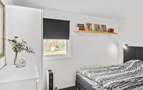 a bedroom with a bed and a window at 3 Bedroom Gorgeous Home In Stubbekøbing in Stubbekøbing
