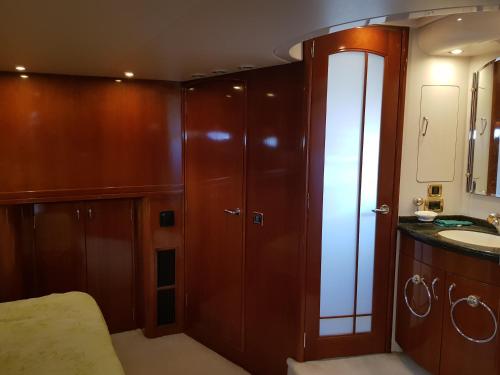 Φωτογραφία από το άλμπουμ του Top Luxury Exclusive Fully air conditioned 3bdr Yacht στο Εϊλάτ