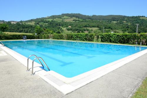 Bazén v ubytování Albergue Finca El Mazo nebo v jeho okolí