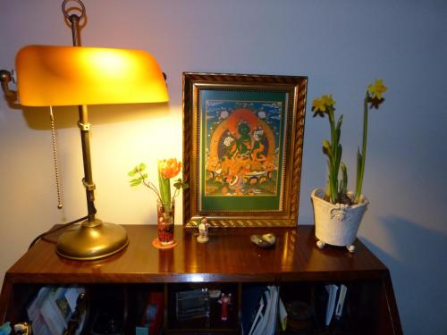 a table with a lamp and a picture on it at Hotel Sindhura in Vejer de la Frontera