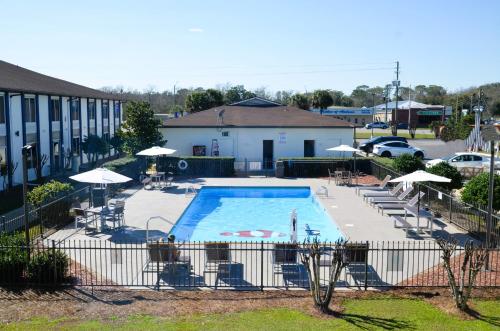 Piscina di Americas Best Value Inn & Suites-Foley o nelle vicinanze