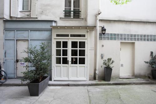 Stay in the Heart of Paris