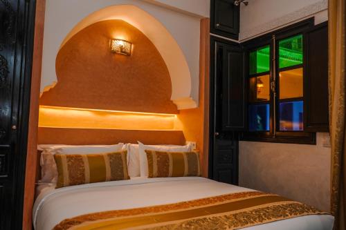 Postel nebo postele na pokoji v ubytování Riad Roummana Marrakech
