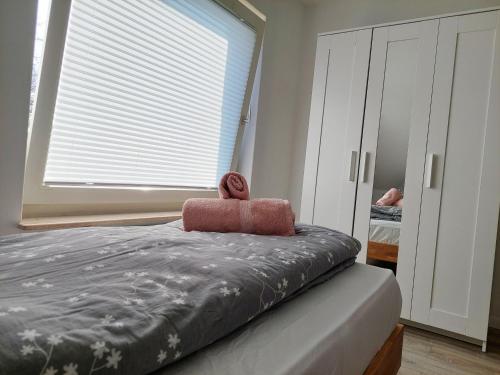 a bedroom with a bed and a large window at Cozy Home in der Heide, zentral und ruhig in Schneverdingen