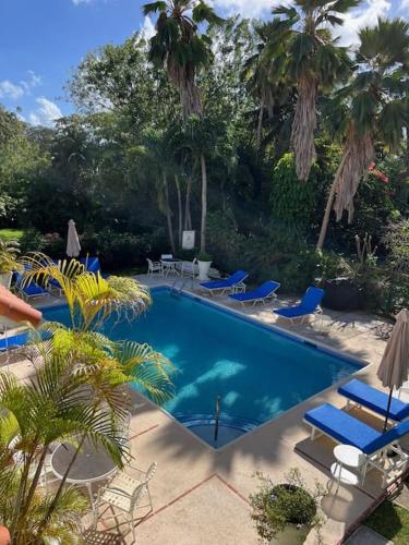 Πισίνα στο ή κοντά στο Fabulous condo, 5 mins from Mullins Beach.