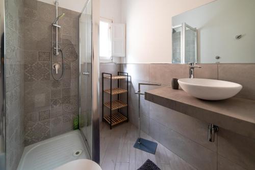 a bathroom with a sink and a toilet and a shower at U ventu che tira casa centro storico vicino porto wi fi in Trapani