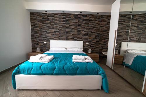 a bedroom with a bed and a mirror at U ventu che tira casa centro storico vicino porto wi fi in Trapani