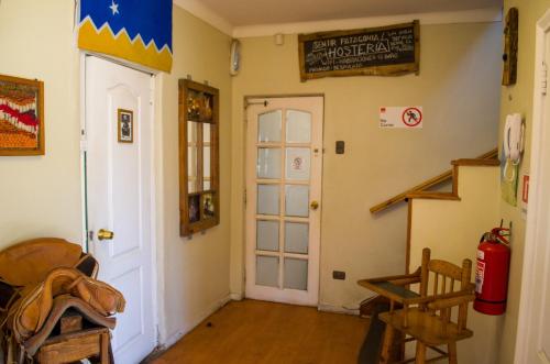 a room with a door and a fire extinguisher at Sentir Patagonia in Viña del Mar