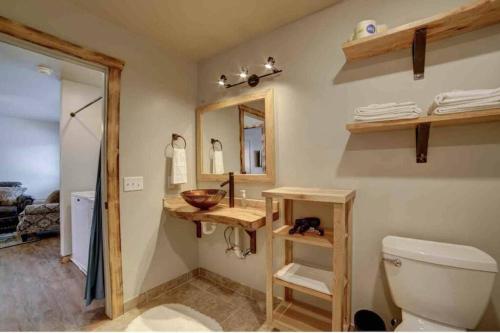 A bathroom at Angel Rock Rentals of Moab Unit 4