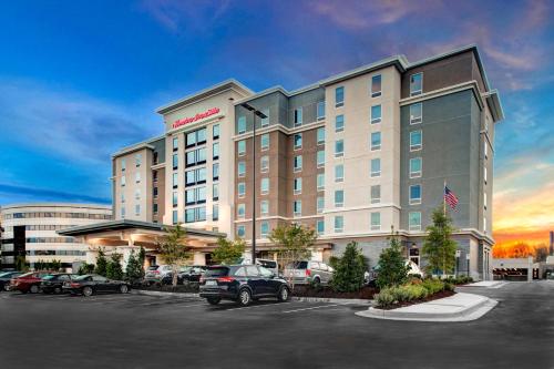 a rendering of a hotel with cars parked in a parking lot at Hampton Inn & Suites by Hilton Atlanta Perimeter Dunwoody in Atlanta