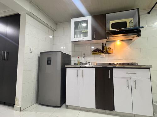 Кухня или мини-кухня в Apartamento cerca mall plaza
