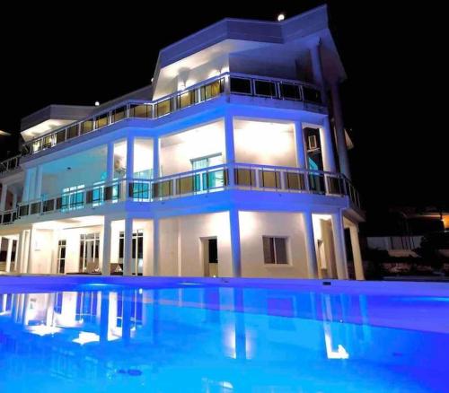 Bazén v ubytování ST Beach Villa nebo v jeho okolí